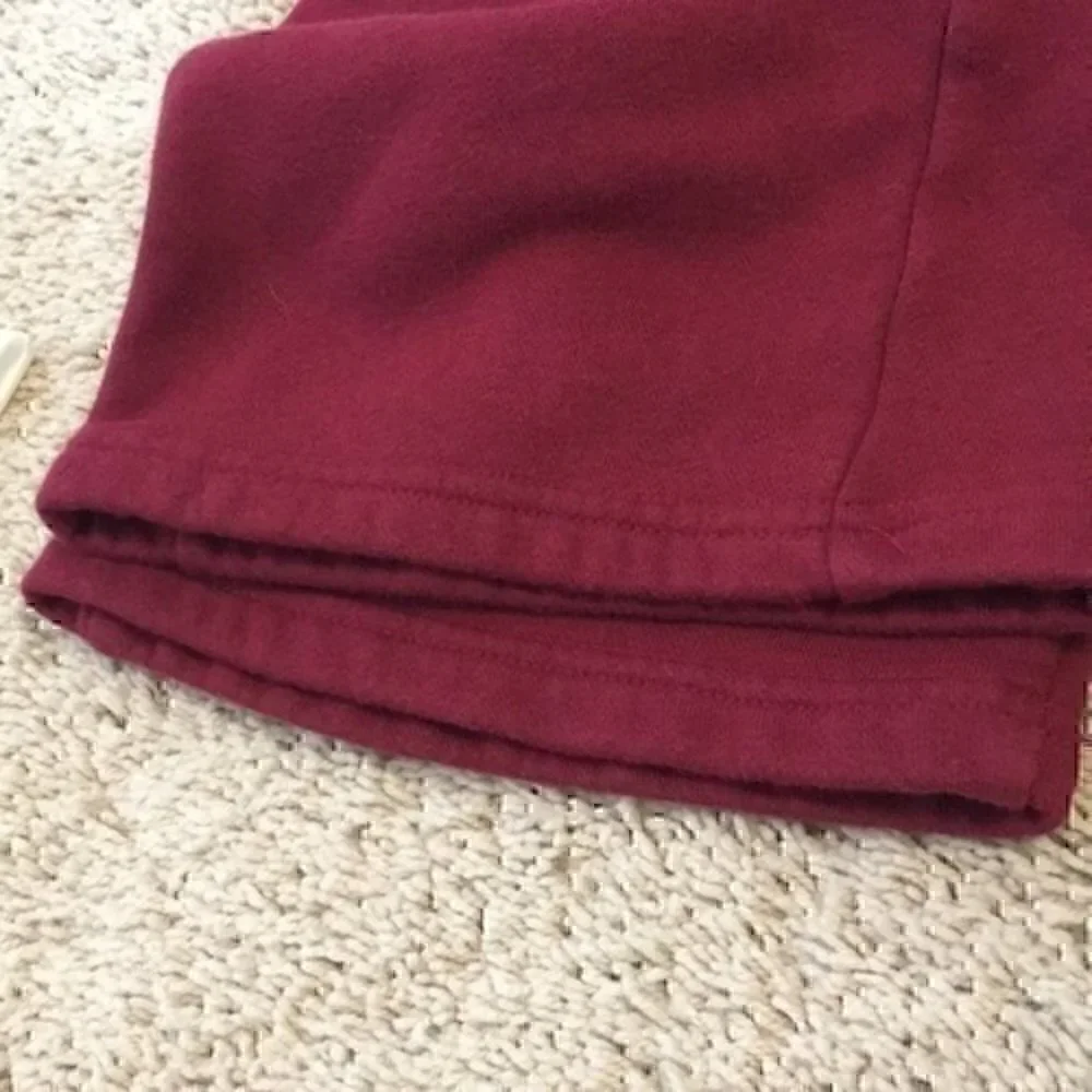 Boys size small 6/7 Old Navy maroon sweat pants